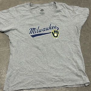Woman’s Milwaukee Brewers Tshirt